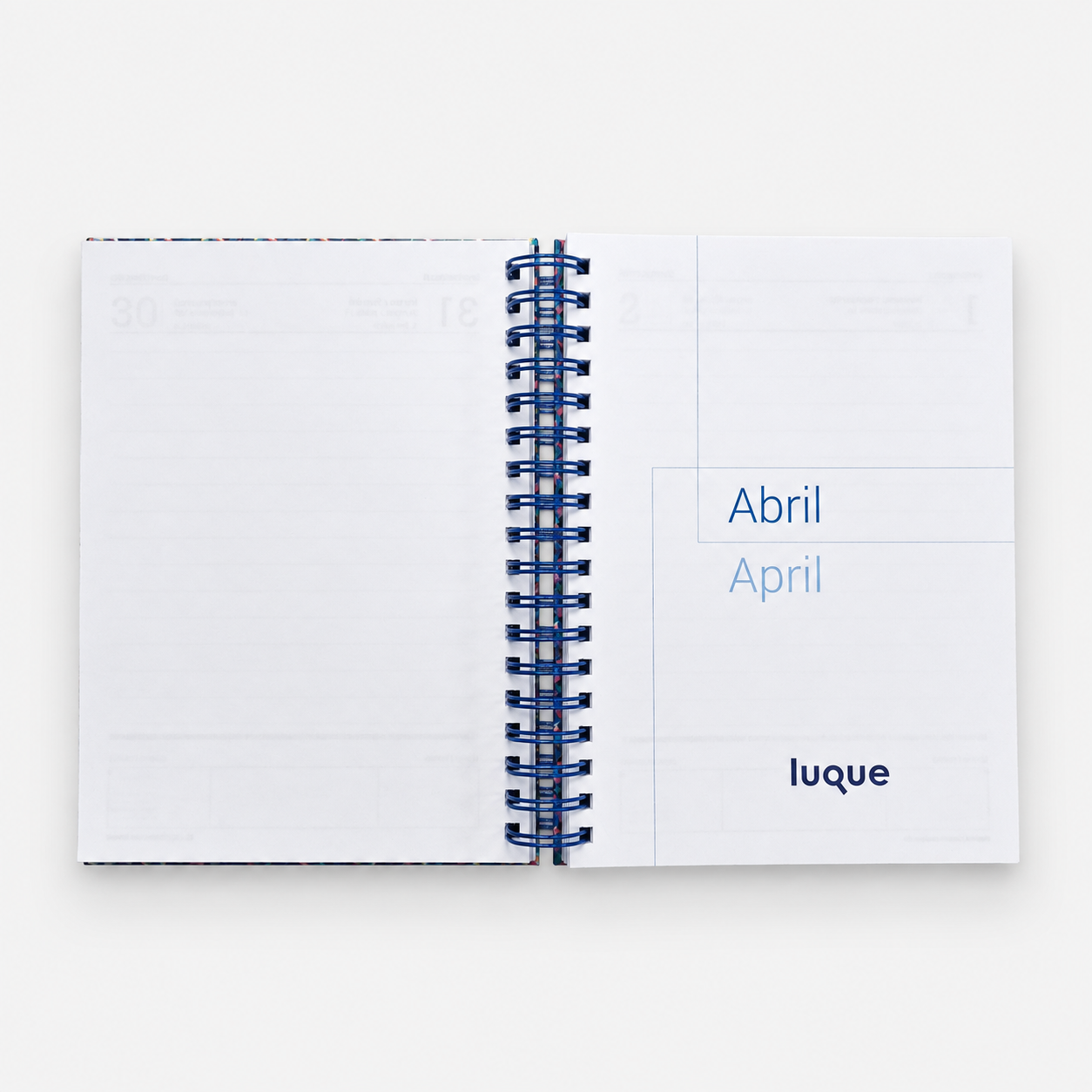 Detalle interior y encuadernación Wire-O de agenda personalizada