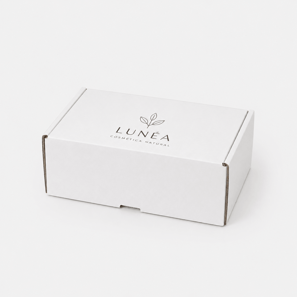 Caja ecommerce pequeña personalizada en blanco con logo Lunéa, vista frontal