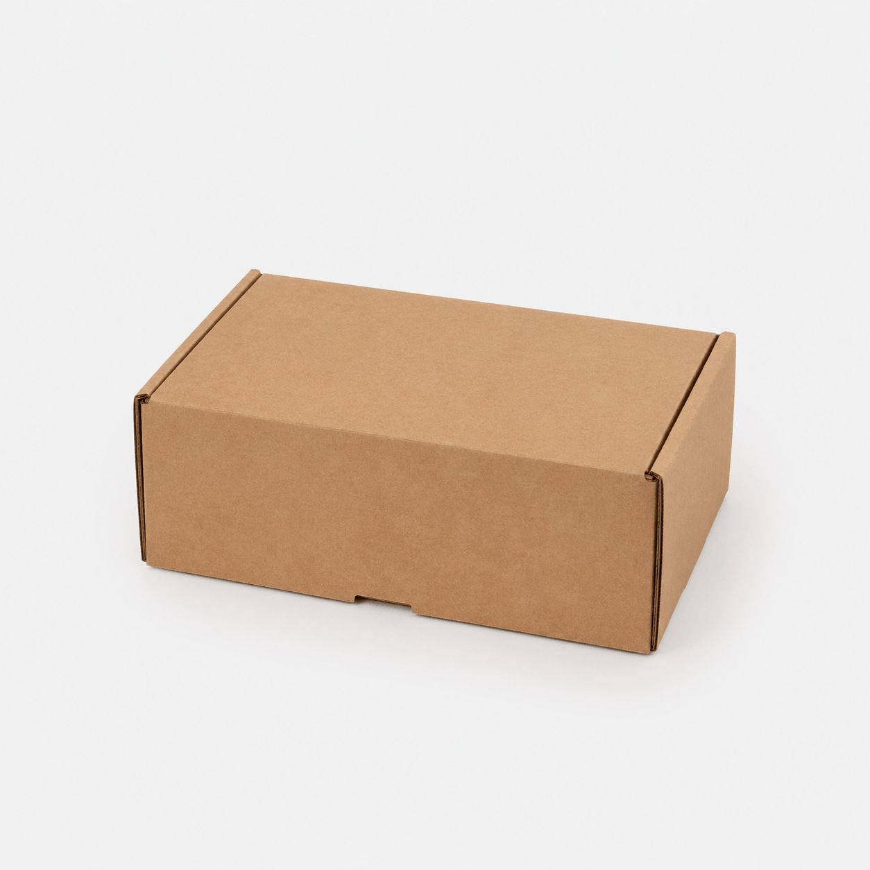 Caja ecommerce pequeña personalizada en cartón kraft, vista lateral cerrada