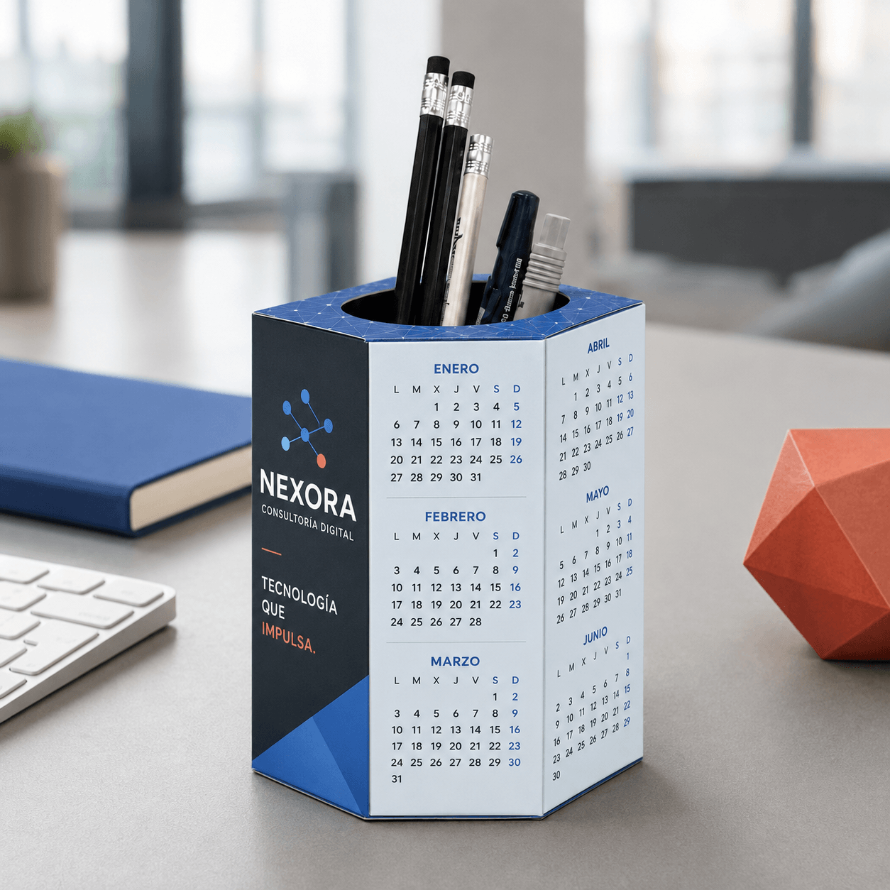Lapicero de escritorio con calendario anual